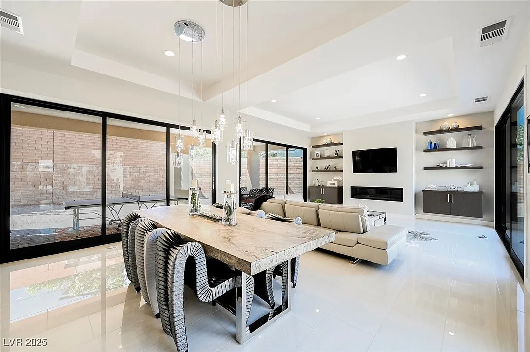 4 bed, 4.5 bath, 3776 sqft, $15,000 — Photo 2