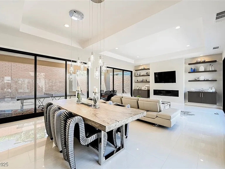 19 Garden Rain Dr — Photo 2