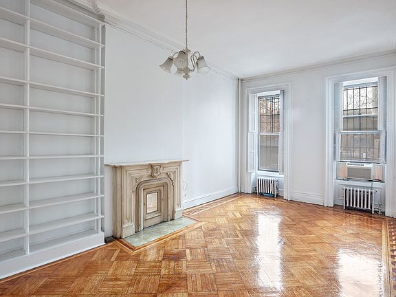 4th image of 69 W 92nd St