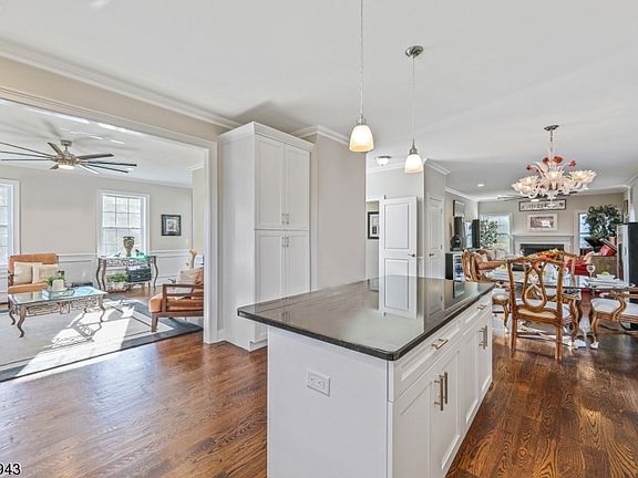 5th image of 43 Lincoln Ave