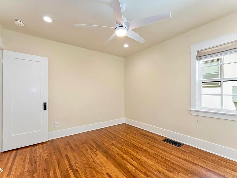 520 S Los Robles Ave #4 — Photo 20