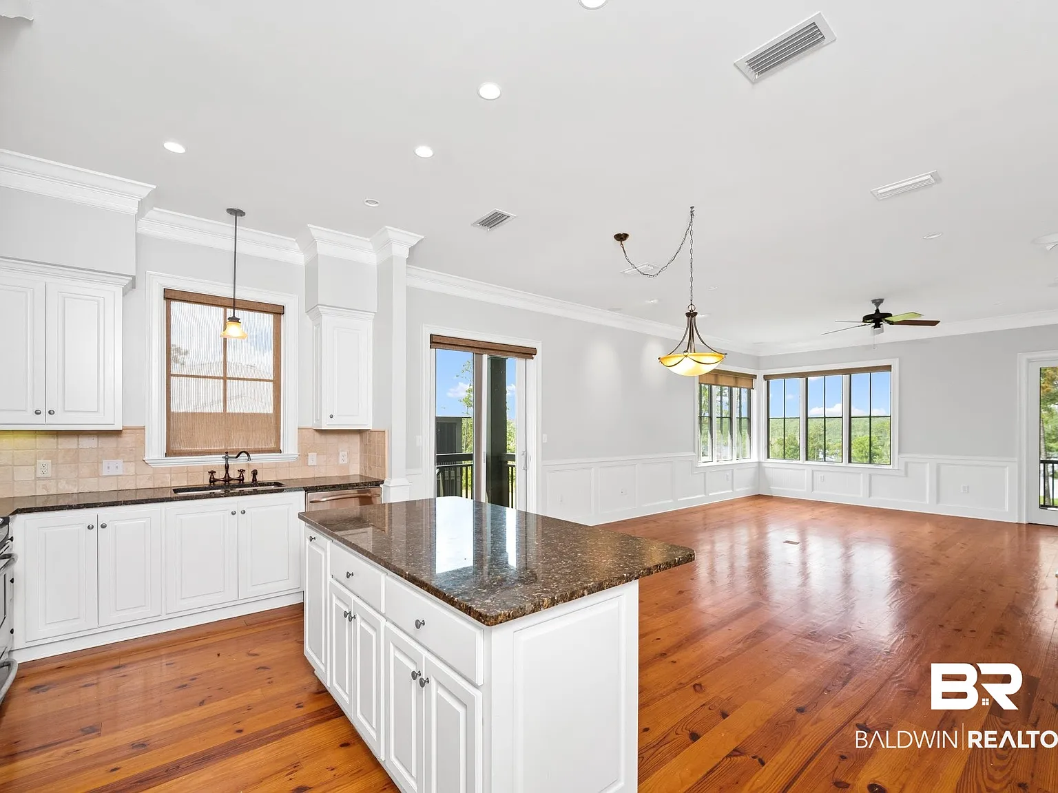 3 bed, 3.0 bath, 2063 sqft, $3,900 — Photo 4