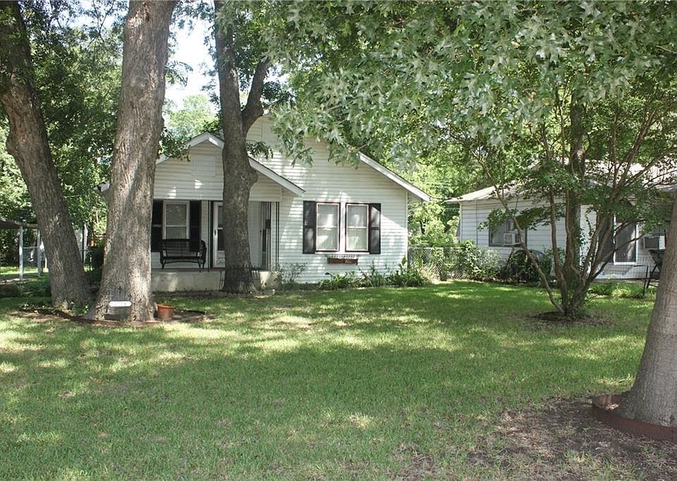 1st image of 2704 Larry Dr