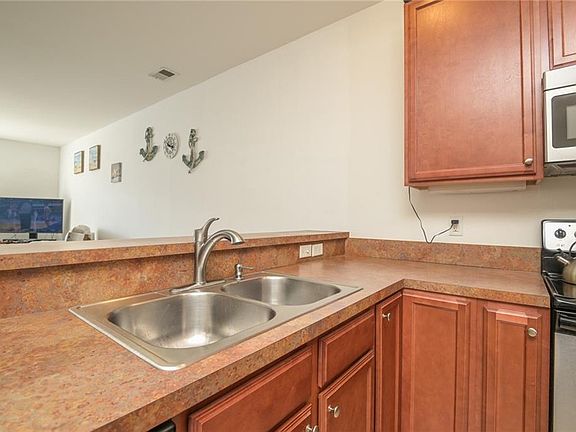 5th image of 908 Southmoor Dr Unit 304