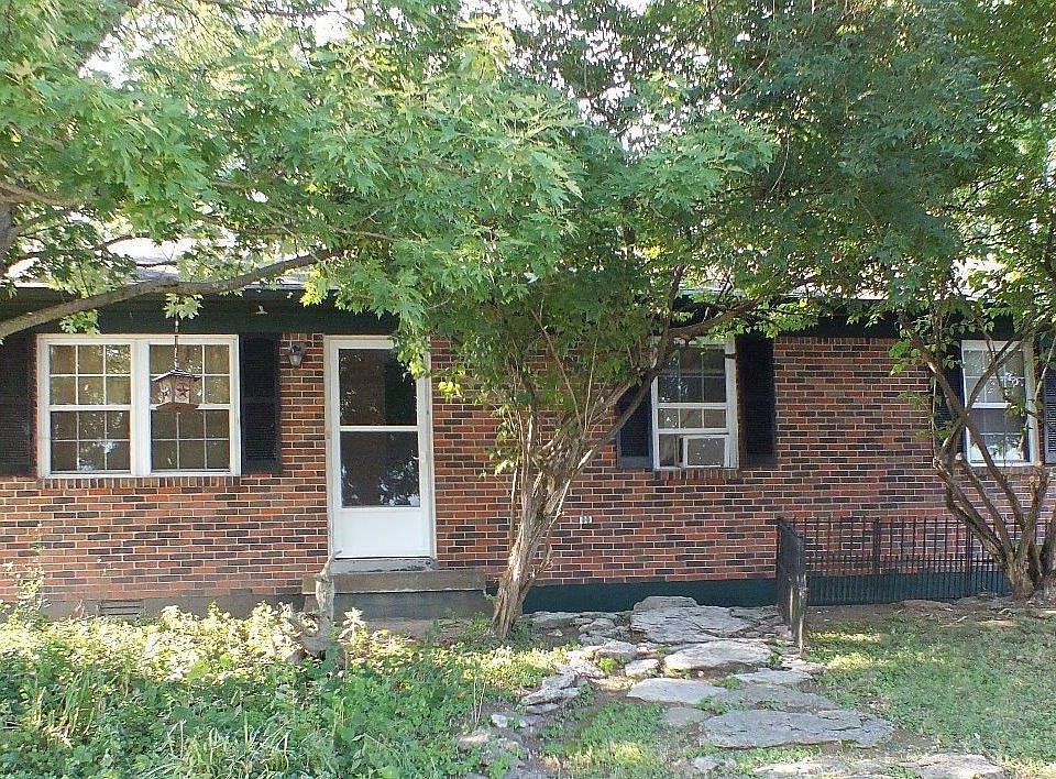 1st image of 250 Williamsburg Dr