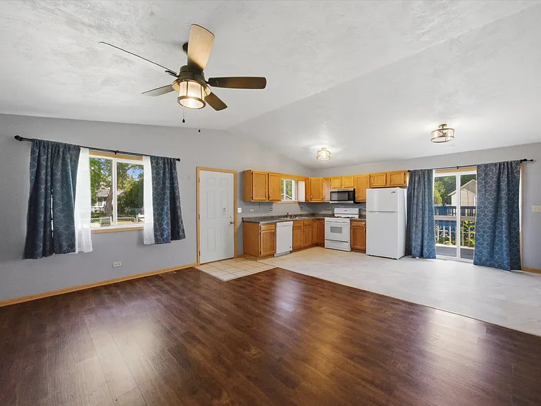 3003 Gilboa Ave — Photo 4