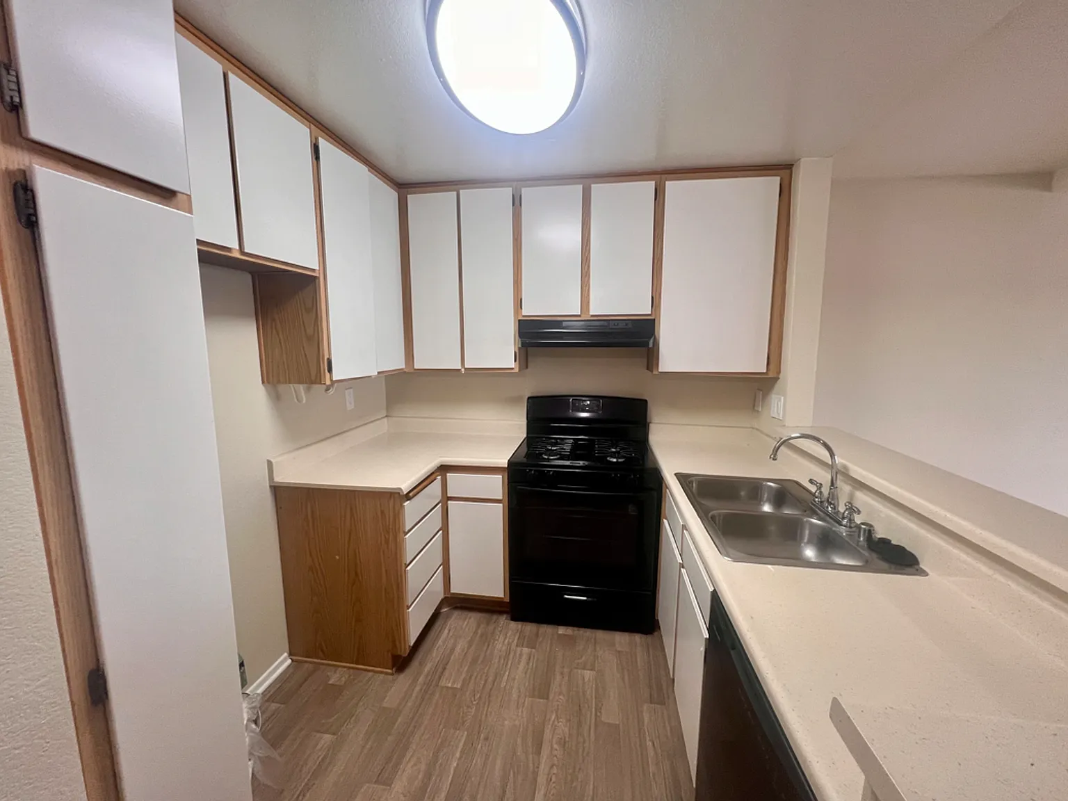 Lassen Apartments — Photo 2