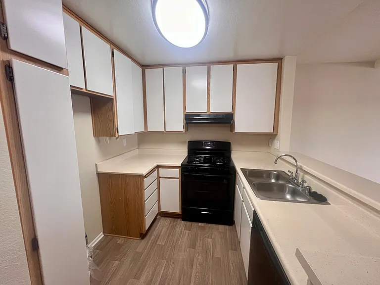 Lassen Apartments — Photo 2