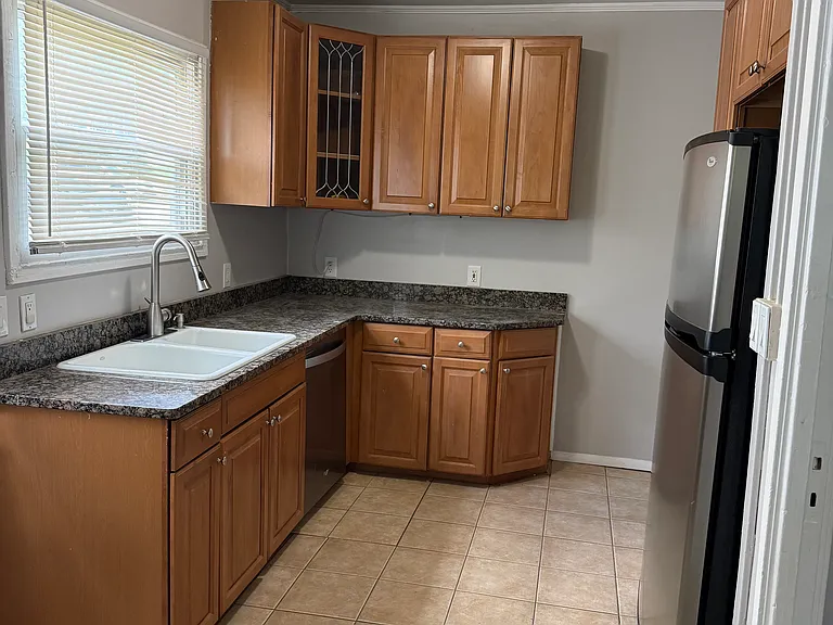 109 Buist Ave — Photo 16