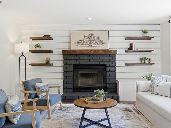3rd image of 1639 Victorian Way