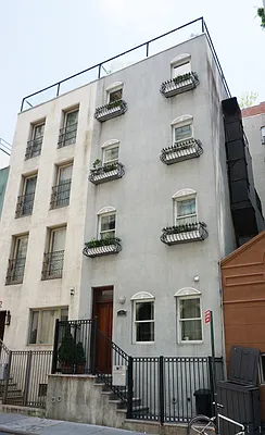 Sold by GA Keen Realty Advisors | media 24