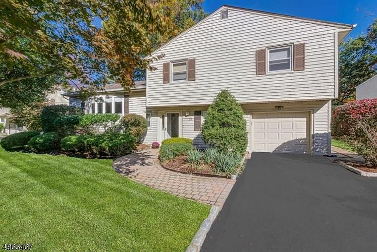 1st image of 37 Havenwood Dr