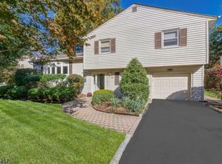 37 Havenwood Dr, Livingston, NJ 07039