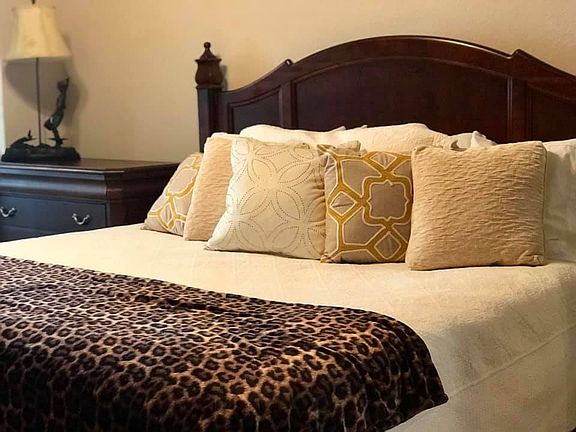 Master - King Bed