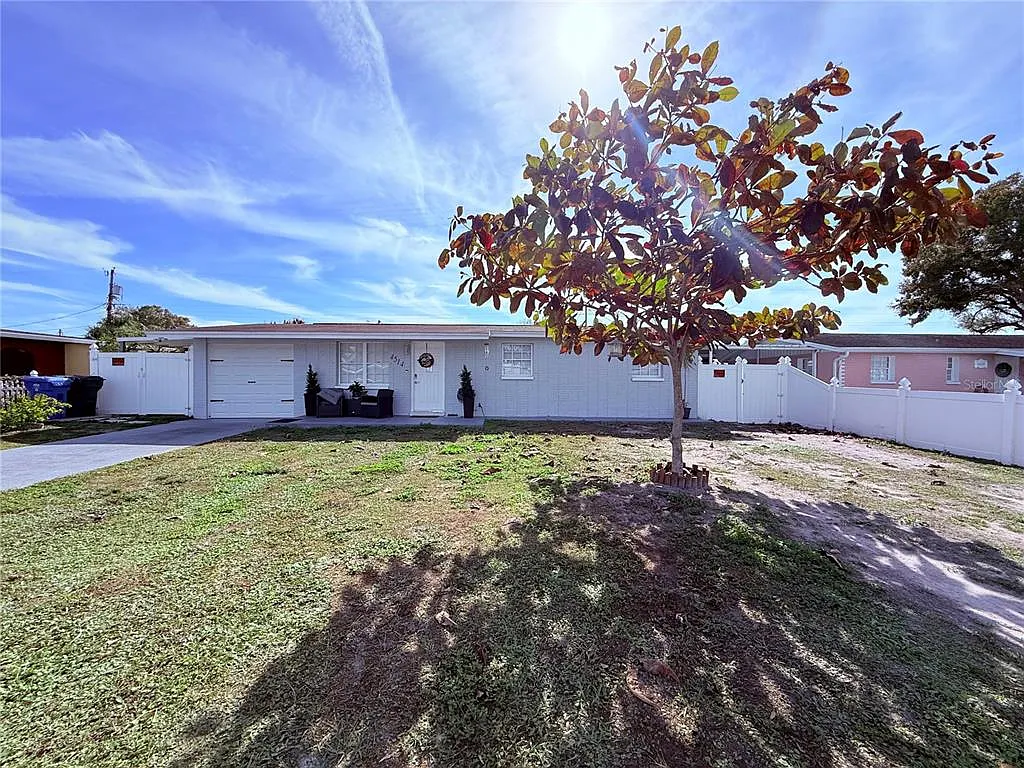 1 bed, 1.0 bath, 400 sqft, $1,200 — Photo 1