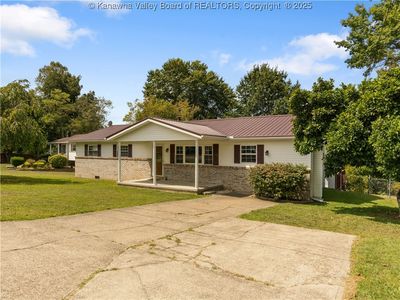 10 Hillview Cir, Milton, WV, 25541