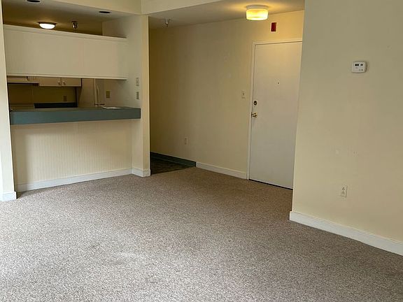 2nd image of 415 E Grace St #303