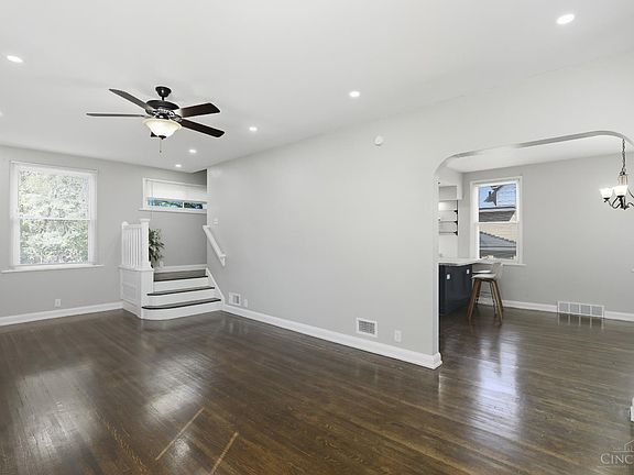 5th image of 2711 Baker Ave