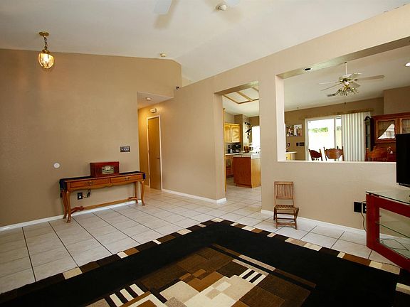 5th image of 9865 N Danelle Ct