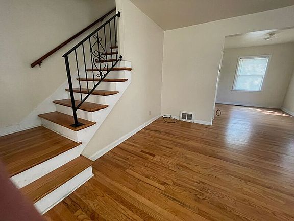 4th image of 1822 S Vermont Ave Unit 8