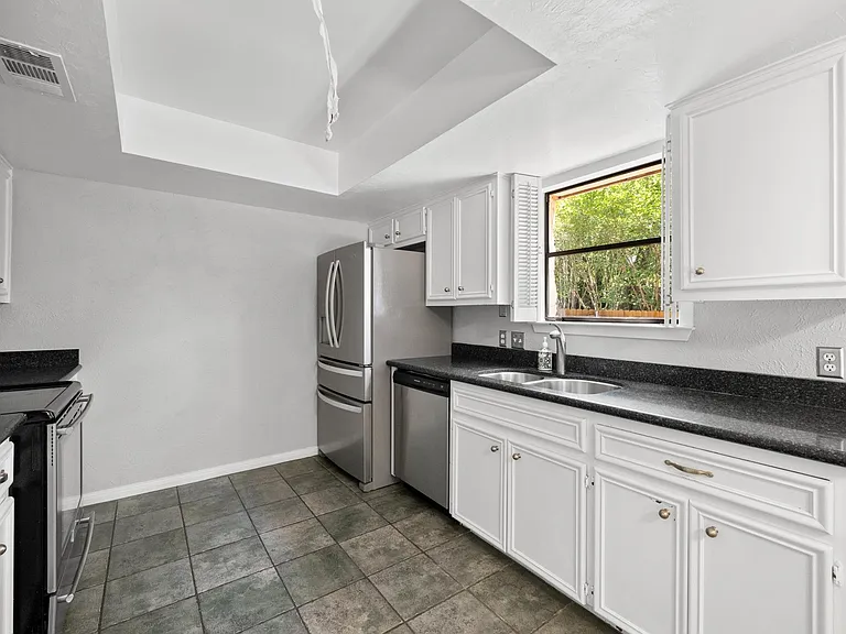 3303 Sanderling Trl — Photo 10