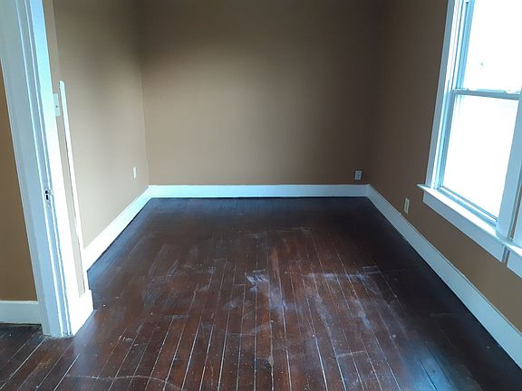 3rd image of 3517 E 2nd St