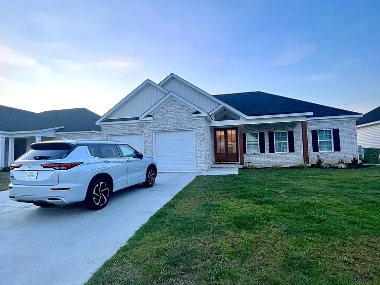 3025 Suzanne Dr — Photo 1
