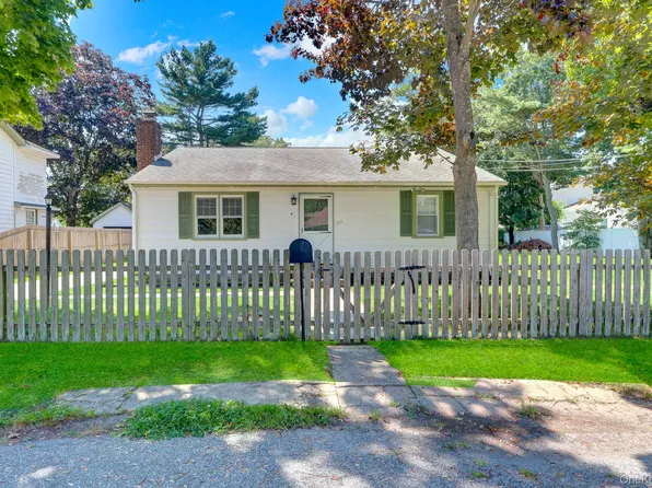 100 Lincoln Drive, Mastic Beach, NY 11951