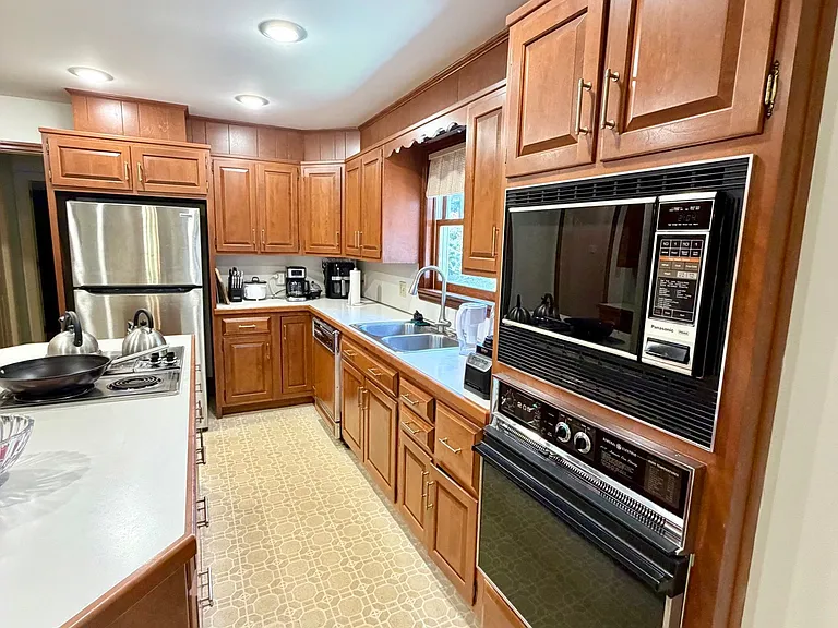 684 Steinman Ct — Photo 7