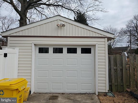 3rd image of 407 Cody Dr