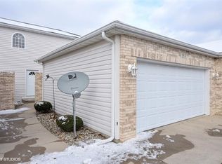 153 Mallard Pointe Dr, Valparaiso, IN 46385