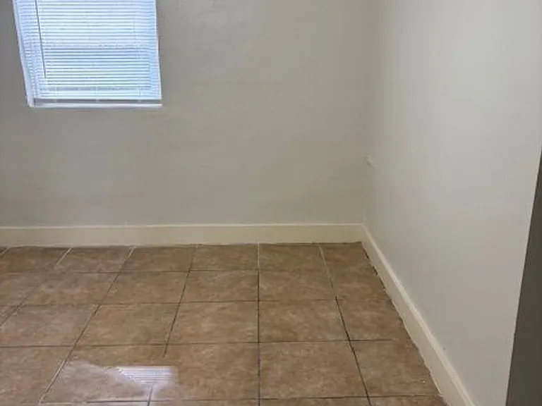 1414 Marguerite Ave — Photo 7
