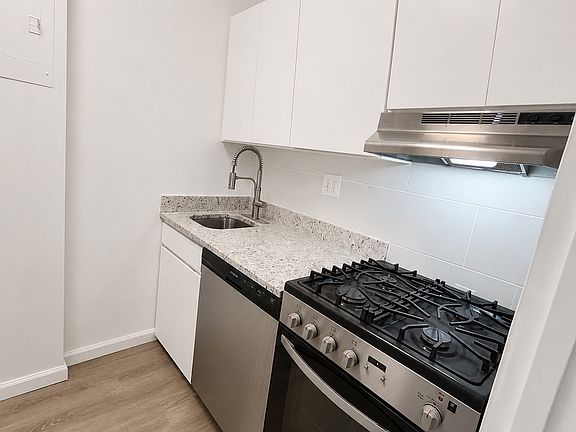 3rd image of 1021 Arlington Blvd #2