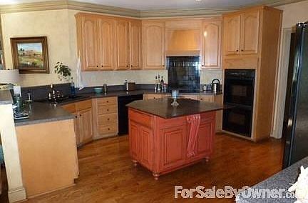 4th image of 8008 Broadmoor Ln