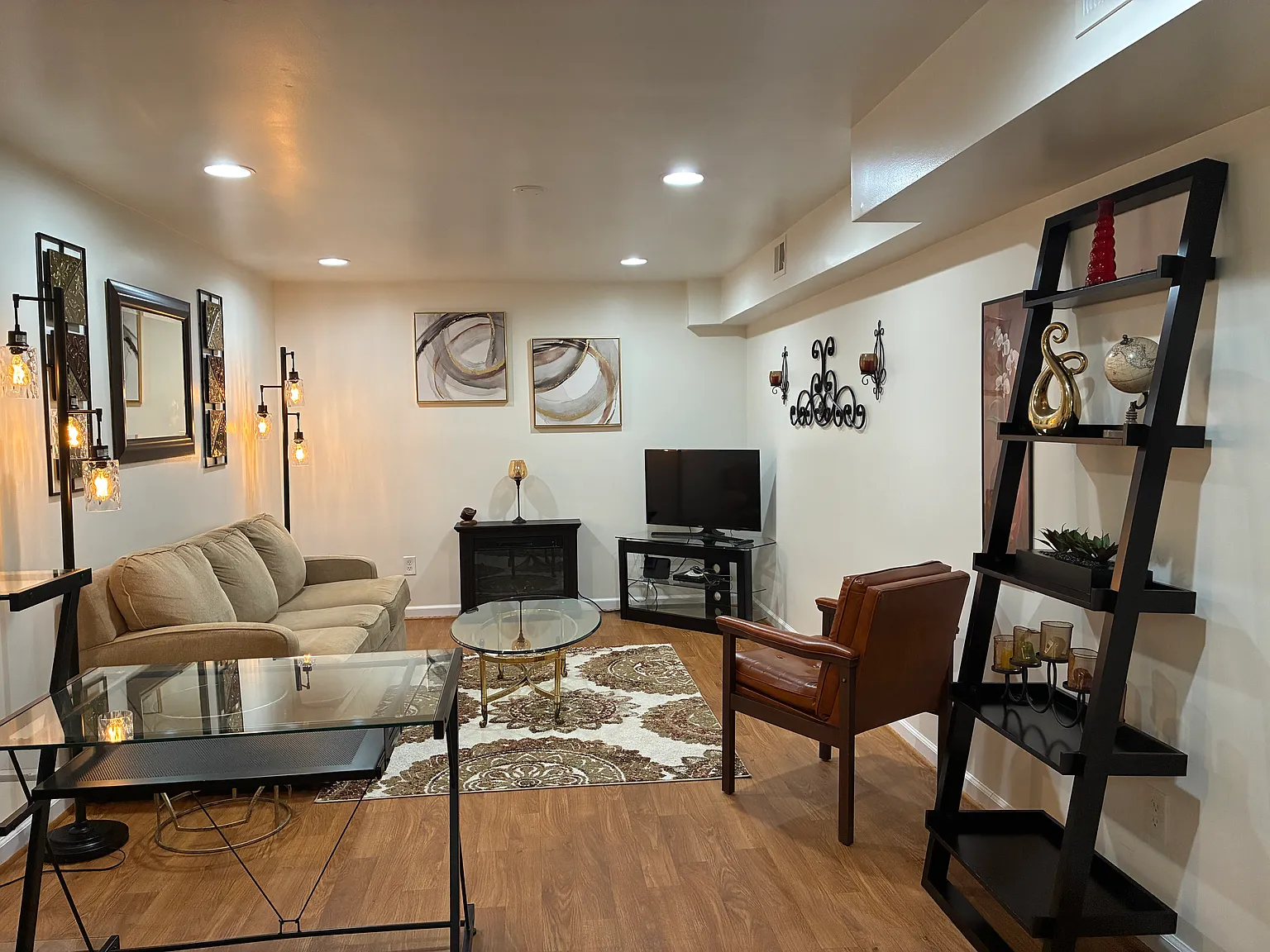 1 bed, 900 sqft, $1,700 — Photo 2