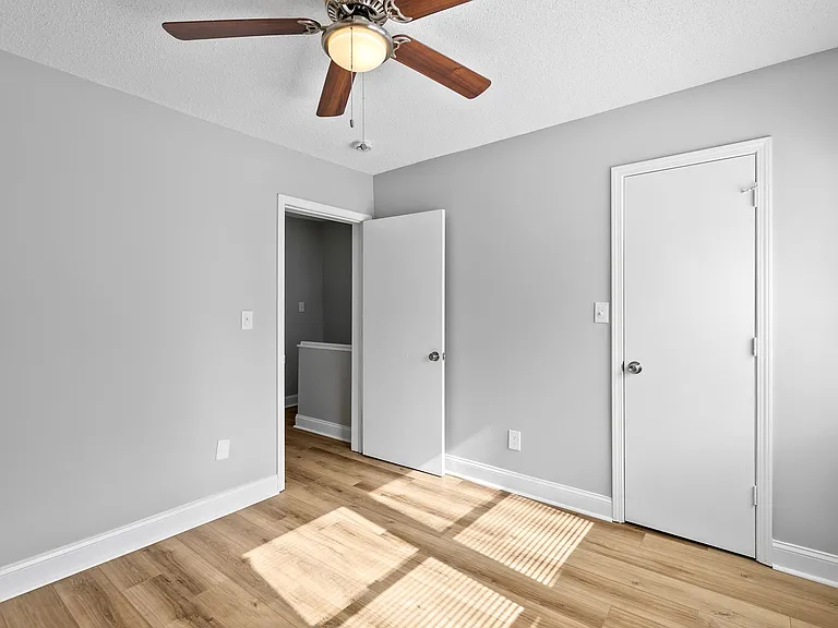 Bellview Apartments — Photo 15