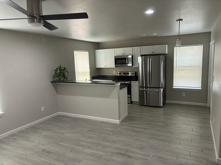 507 E Oak St #C — Photo 1