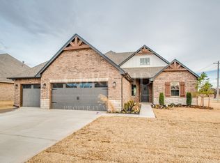 905 Stonebridge Village Dr, Enid, OK 73703