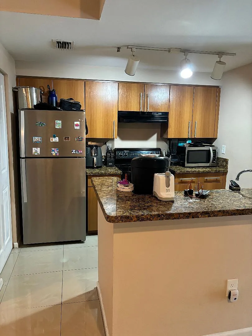 3 bed, 2.0 bath, 1357 sqft, $2,300 — Photo 2