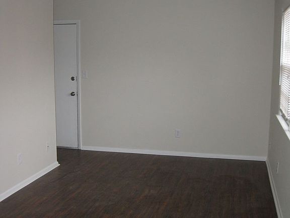 2nd image of 840 Little Bay Ave APT 1