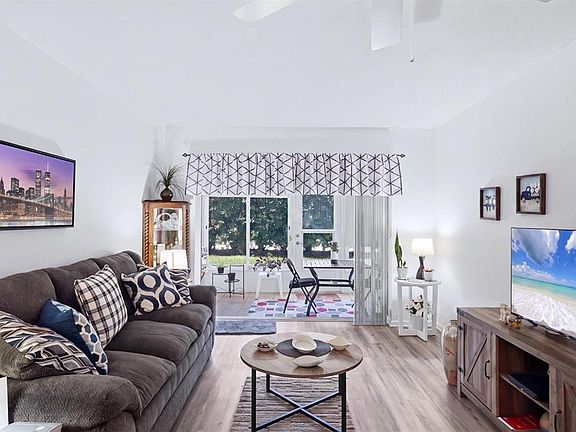 5th image of 3950 ROXANE BOULEVARD #4A