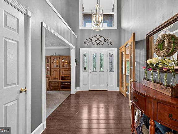 4th image of 63 Rutherford Cir