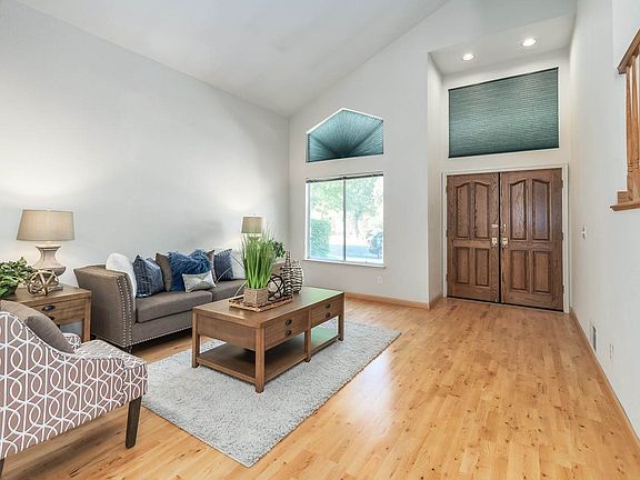 3rd image of 6258 Camino Del Lago