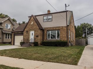 1329 S 19th St, Manitowoc, WI 54220