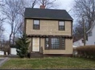 995 Selwyn Rd, Cleveland Heights, OH 44112