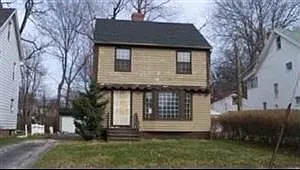 995 Selwyn Rd photo 1