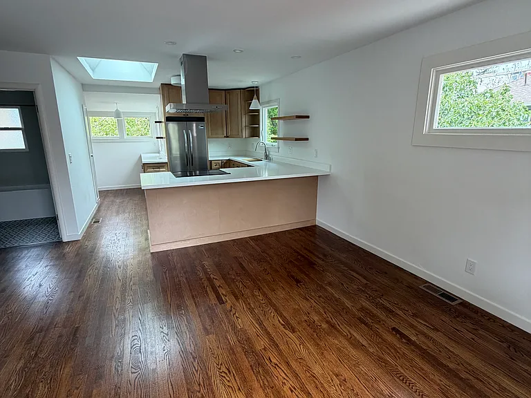 2108 Grant St — Photo 5