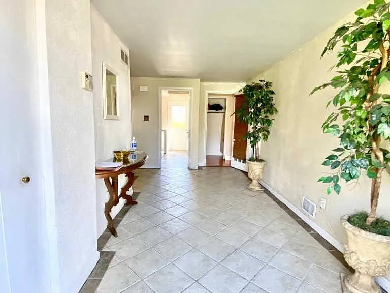 514 Ivydale Rd — Photo 4