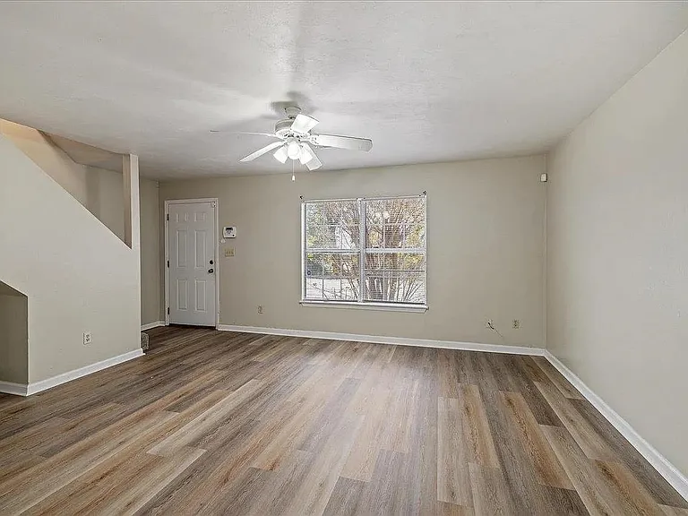 1346 Hancock St #B — Photo 10