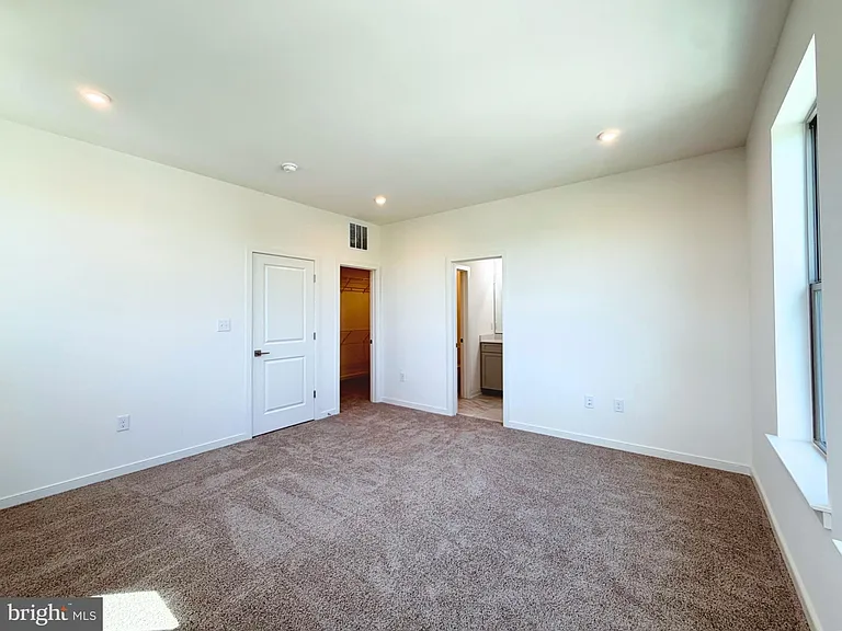 43800 Mystic Maroon Ter — Photo 19